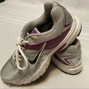 NIKE -Gray Women’s Down-shifter 3 Athletic Shoes/Sneakers EUC size 9